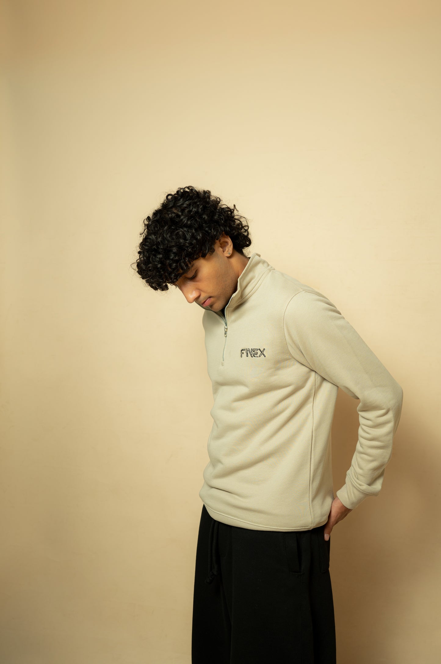 BEIGE QUARTER ZIP SWEATSHIRT